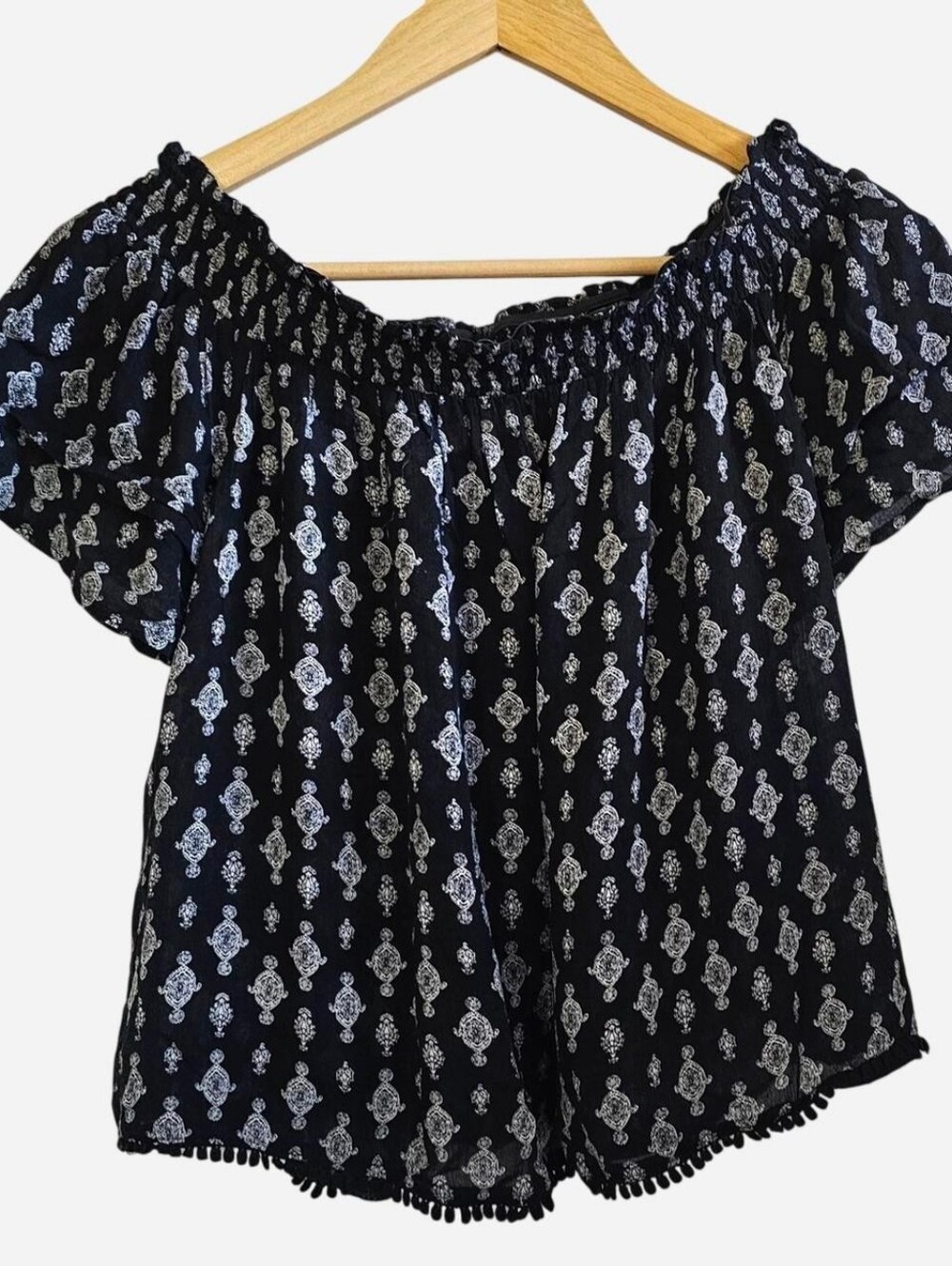 Rewind Black Off-Shoulder Printed Blouse